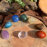 Ensemble de 7 cristaux roulés chakra PLUS cristal bonus + pochette