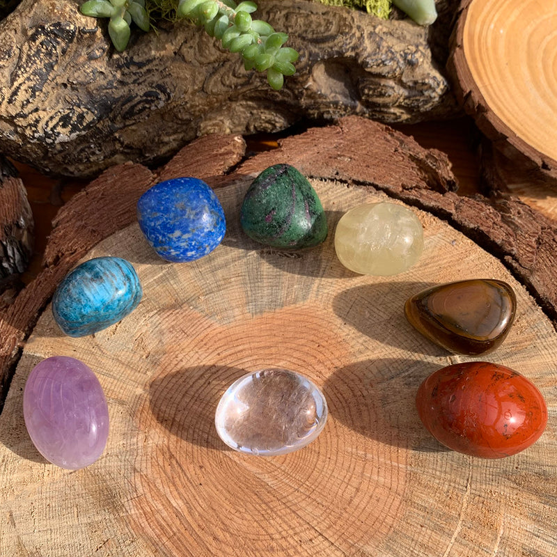 Ensemble de 7 cristaux roulés chakra PLUS cristal bonus + pochette