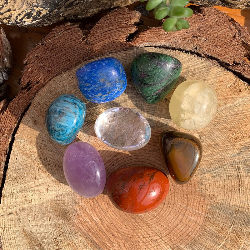 Ensemble de 7 cristaux roulés chakra PLUS cristal bonus + pochette