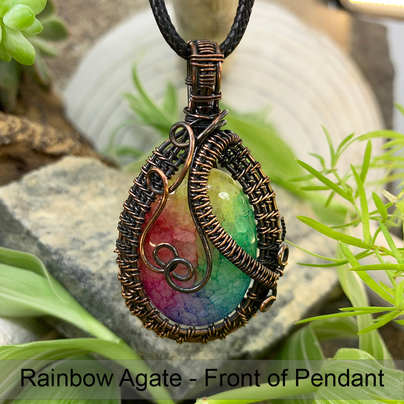 Collier pendentif en fil de cuivre agate arc-en-ciel