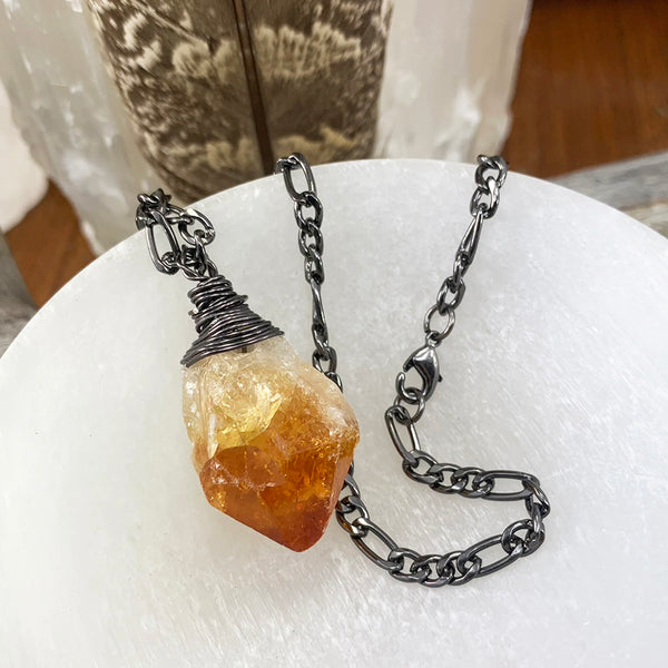 Pendentif enveloppé de fil de citrine