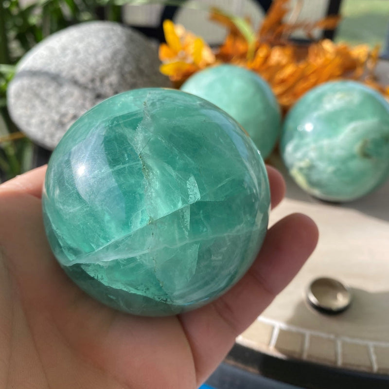 Lumière d'ambiance en cristal (sphère de fluorite verte-moyenne)