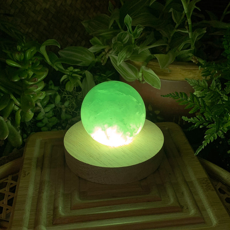 Luce d'atmosfera in cristallo (sfera di fluorite verde media)