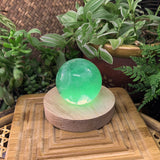 Luce d'atmosfera in cristallo (sfera di fluorite verde media)