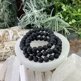 Bracciale in pietra lavica Mala con custodia in velluto