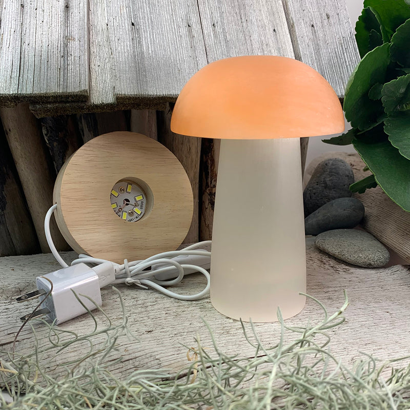 Lumière d'ambiance en cristal (pyramide moyenne en quartz transparent)