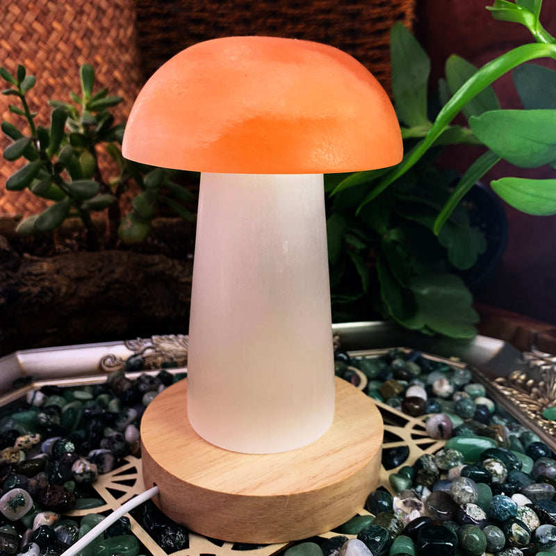 Lumière d'ambiance en cristal (pyramide moyenne en quartz transparent)