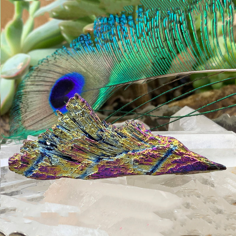 Éventail Rainbow Peacock Titanium Kyanite