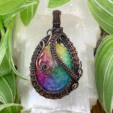 Collier pendentif en fil de cuivre agate arc-en-ciel