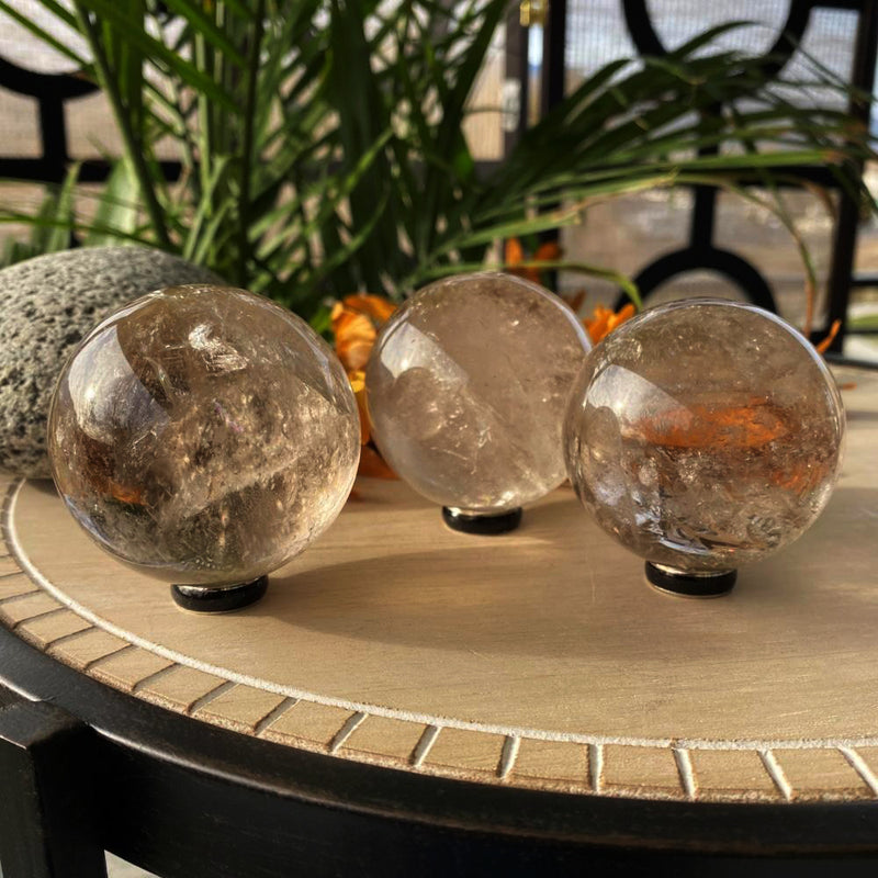 Lumière d'ambiance en cristal (sphère de quartz fumé-moyenne)