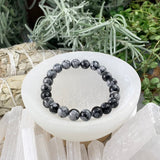 Mala Schneeflocken-Obsidian-Armband mit Samtbeutel