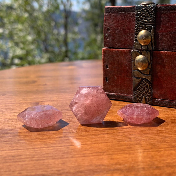 Amethyst, heilige Geometrie, facettierter Kristall