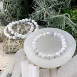 Pulsera Mala Howlita Blanca Con Bolsa De Terciopelo