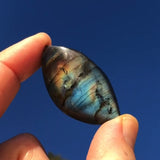 Cabochon in labradorite