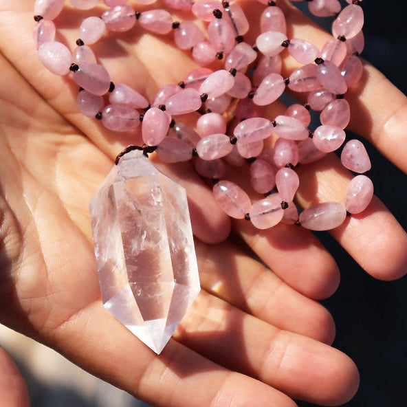 Colgante de cristal con collar de cuentas de piedras preciosas